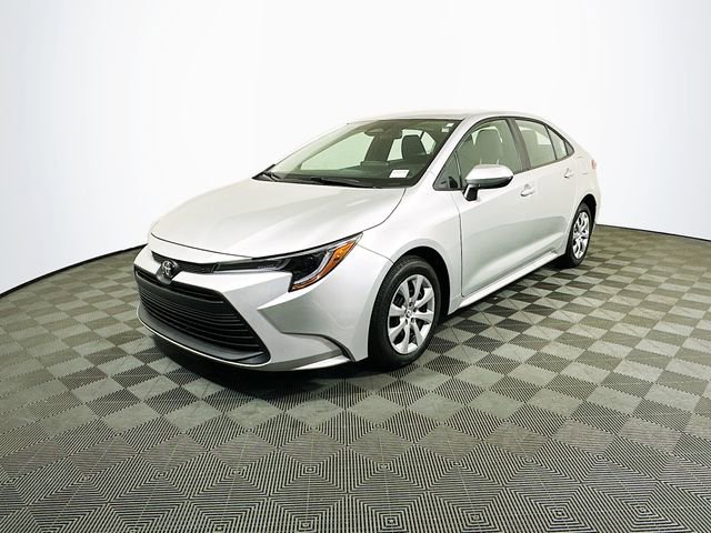 2025 Toyota Corolla LE photo 3