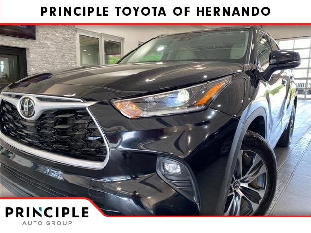 Used 2021 Toyota Highlander XLE with VIN 5TDGZRBH0MS118192 for sale in Hernando, MS