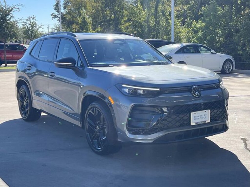 New 2025 Volkswagen Tiguan 2.0T SE R-Line Black SUV