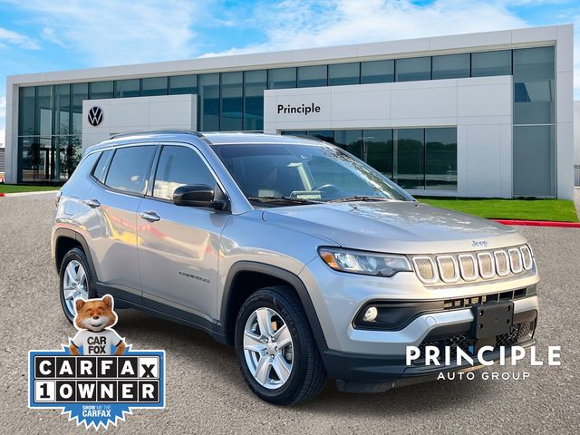 2022 Jeep Compass Latitude photo 2