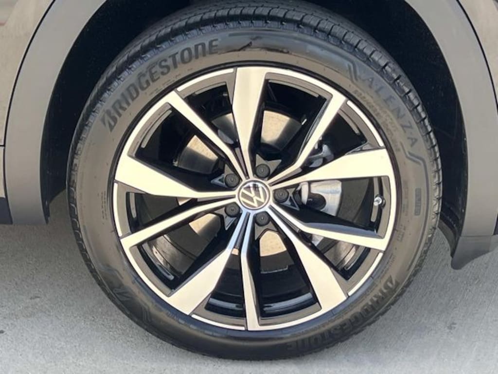 New 2026 Volkswagen Atlas 2.0T SEL Premium R-Line SUV