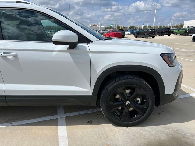 2025 Volkswagen Taos SEL photo 3
