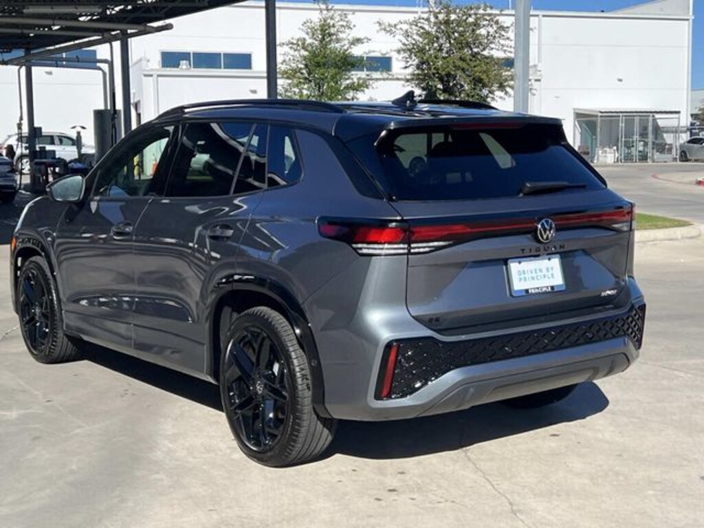 New 2025 Volkswagen Tiguan 2.0T SE R-Line Black SUV