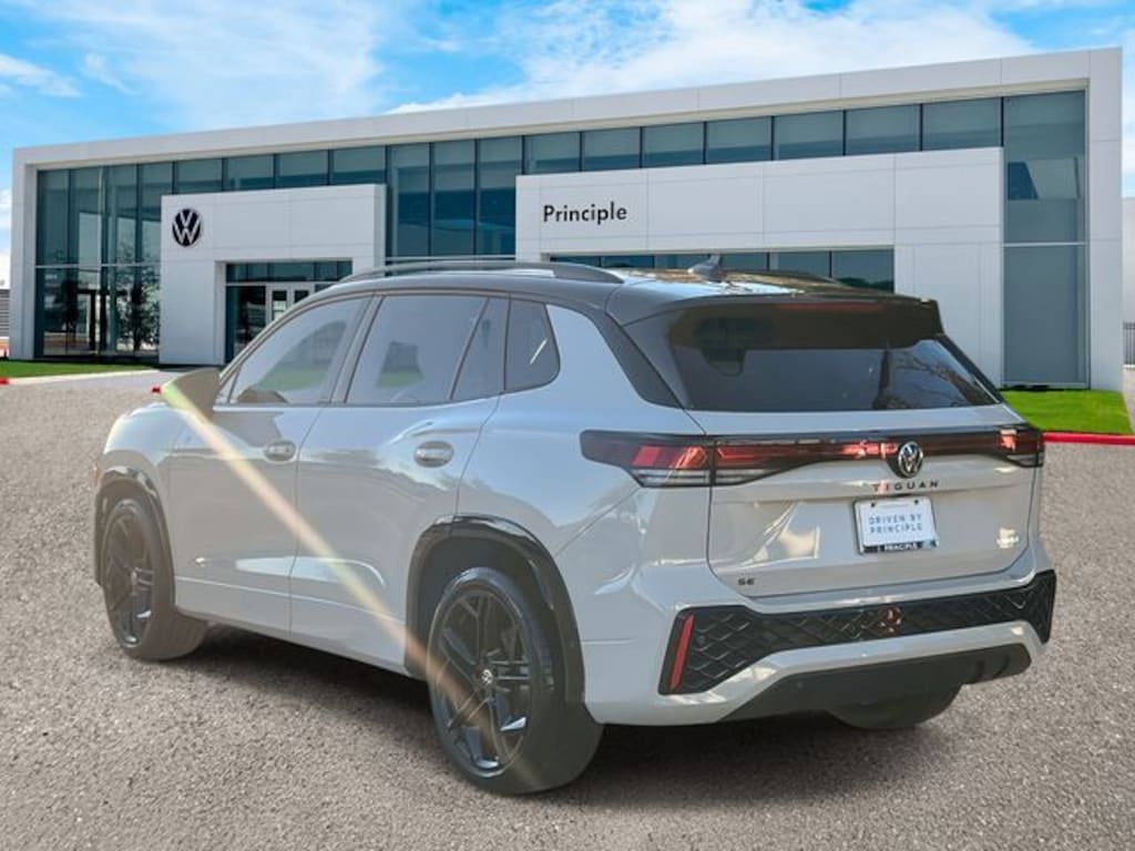 New 2026 Volkswagen Tiguan 2.0T SE R-Line Black SUV