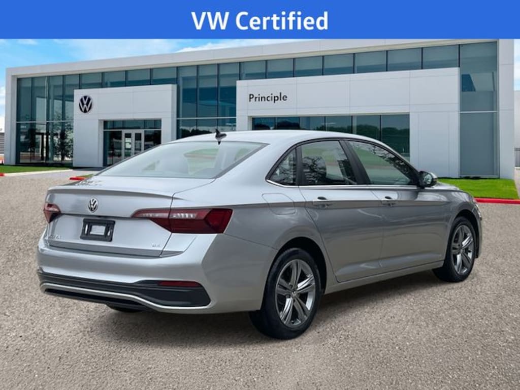 Used 2024 Volkswagen Jetta 1.5T SE Sedan