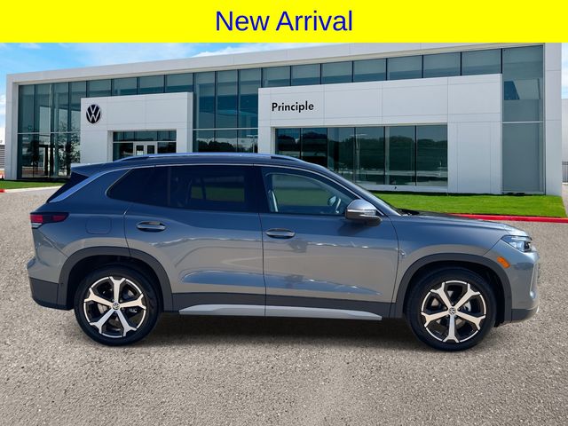 2025 Volkswagen Tiguan SE photo 2