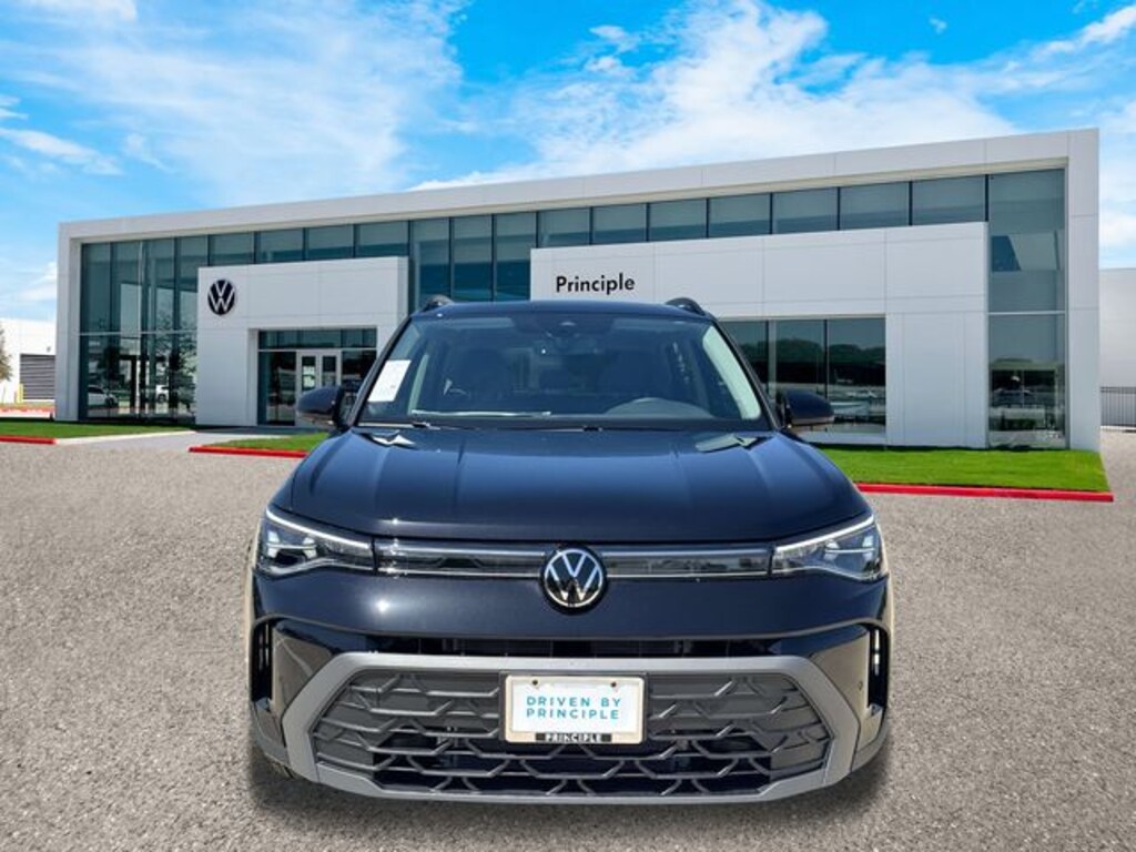 New 2025 Volkswagen Taos 1.5T SE SUV