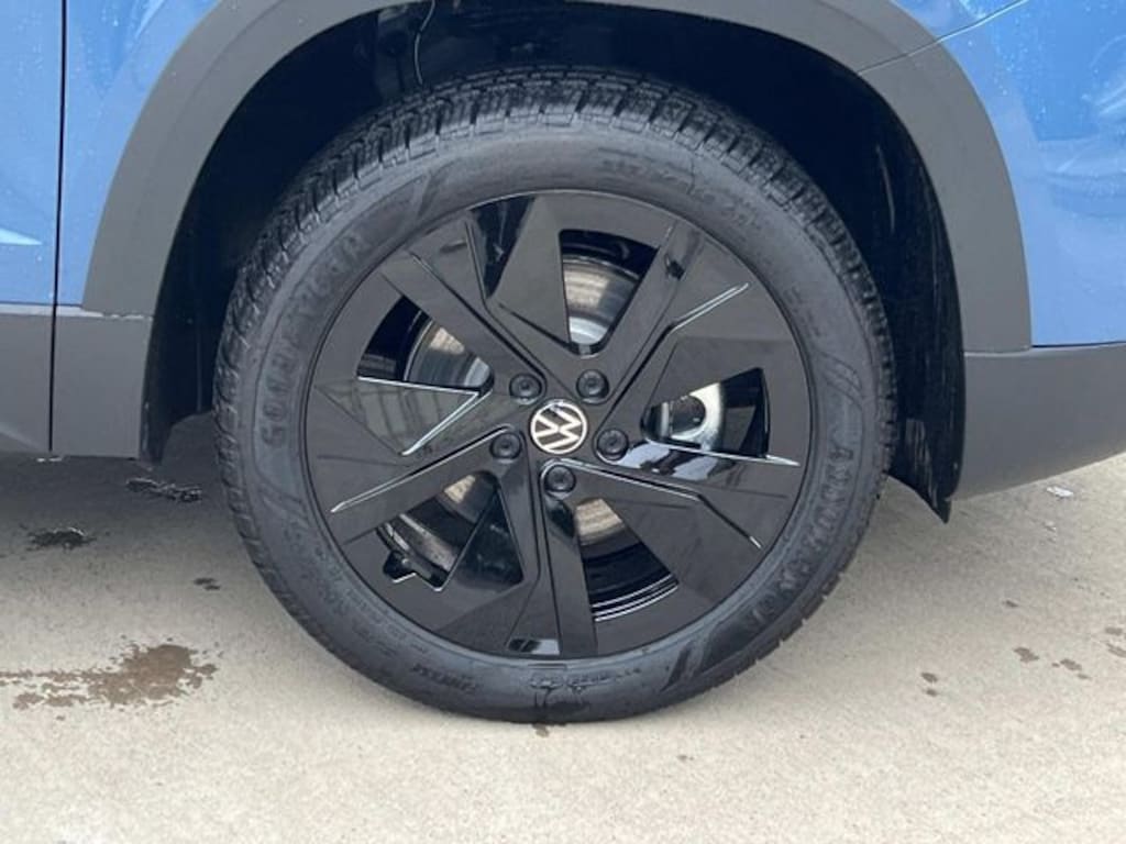 New 2026 Volkswagen Taos 1.5T SE SUV