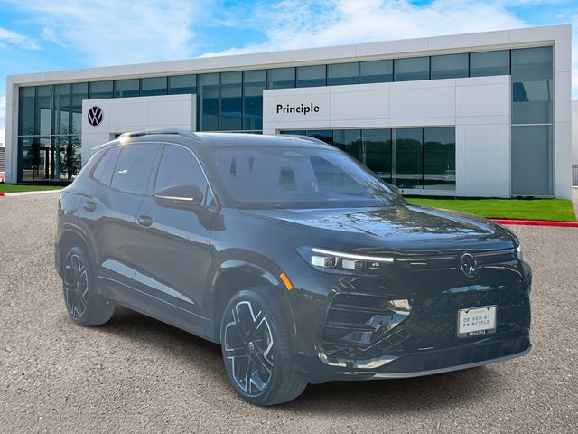 2026 Volkswagen Tiguan SEL R-Line photo 2