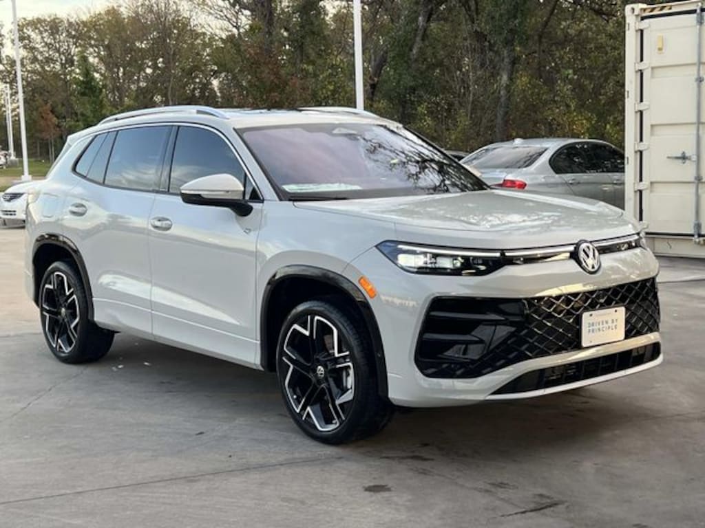 New 2026 Volkswagen Tiguan 2.0T SEL R-Line SUV