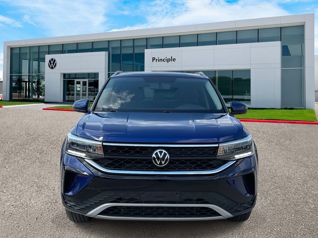 2022 Volkswagen Taos SE photo 2