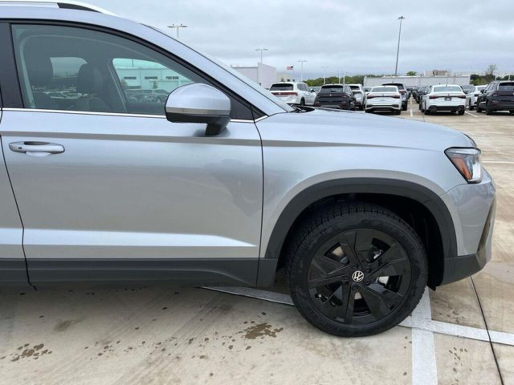 New 2025 Volkswagen Taos 1.5T SE SUV