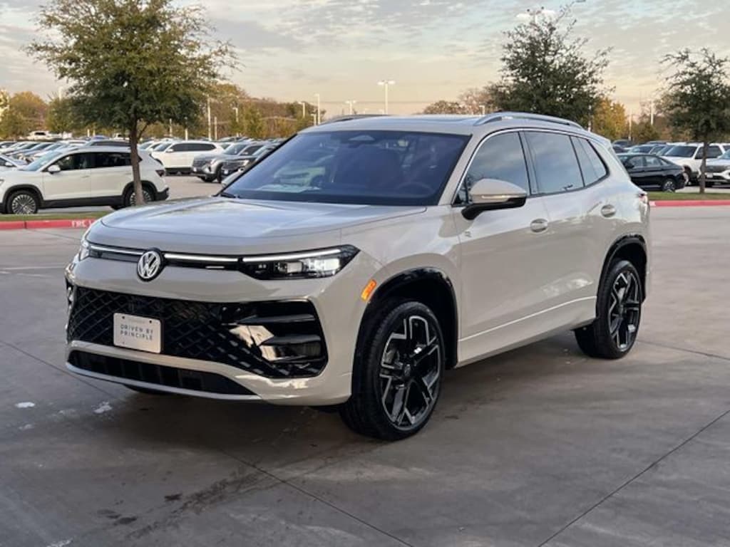 New 2026 Volkswagen Tiguan 2.0T SEL R-Line SUV