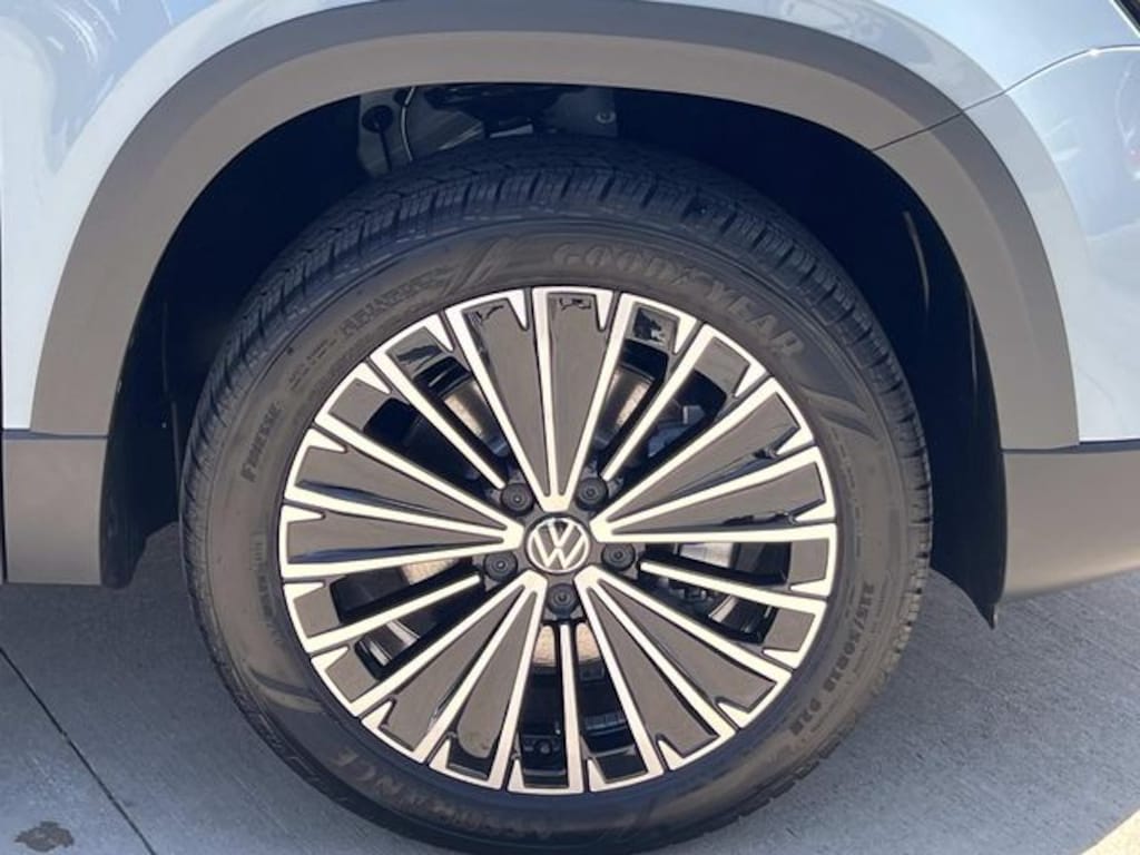 New 2026 Volkswagen Taos 1.5T SE SUV