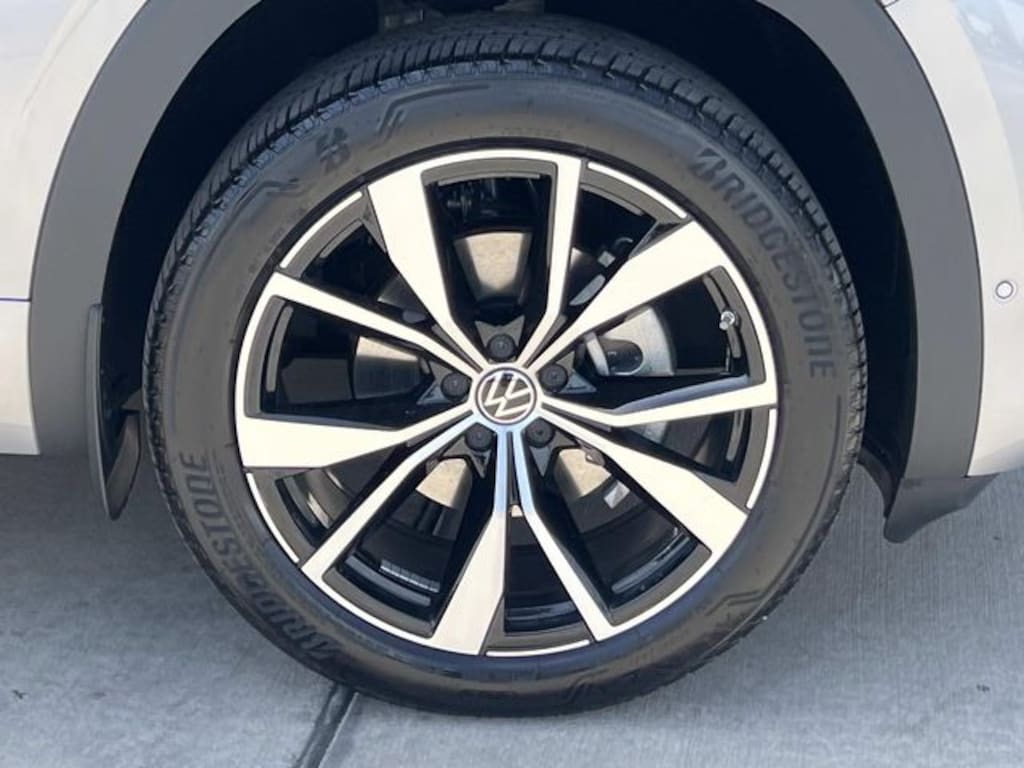 New 2026 Volkswagen Atlas Cross Sport 2.0T SEL Premium R-Line SUV