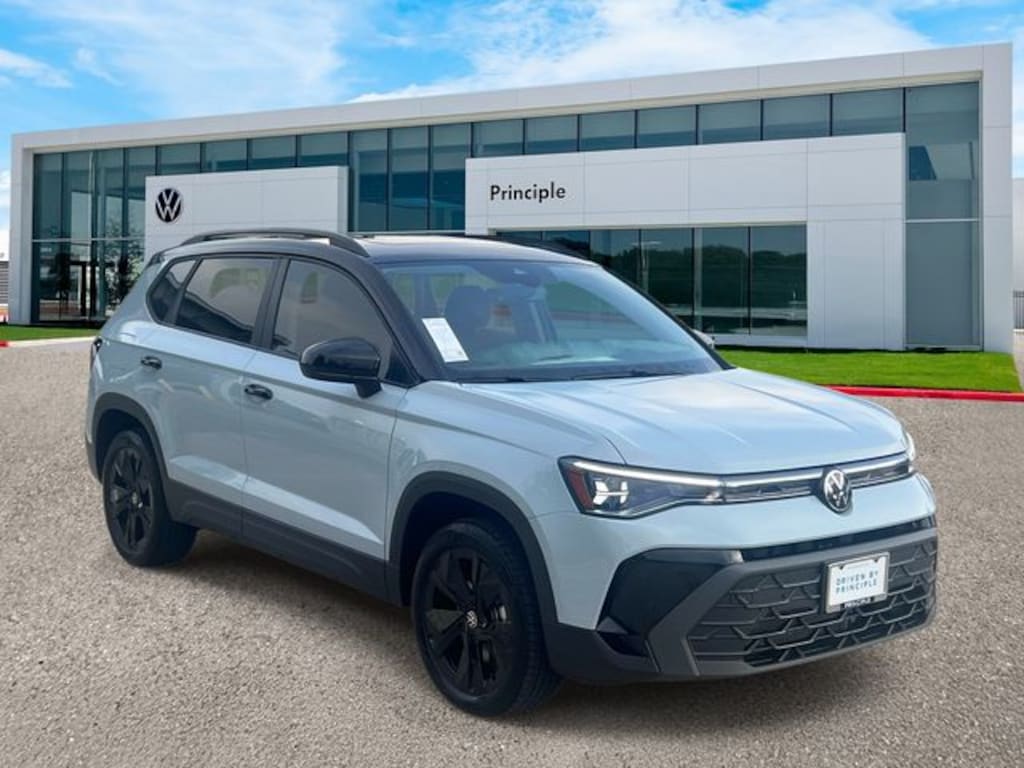 New 2026 Volkswagen Taos 1.5T SE Black SUV