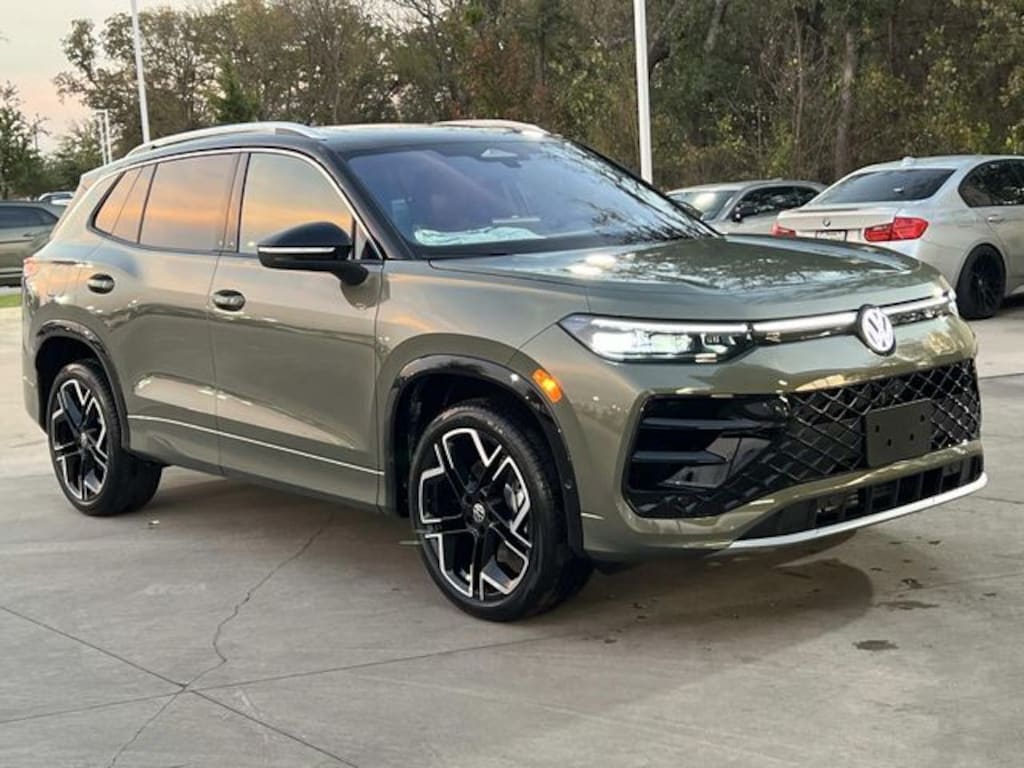 New 2026 Volkswagen Tiguan 2.0T SEL R-Line SUV