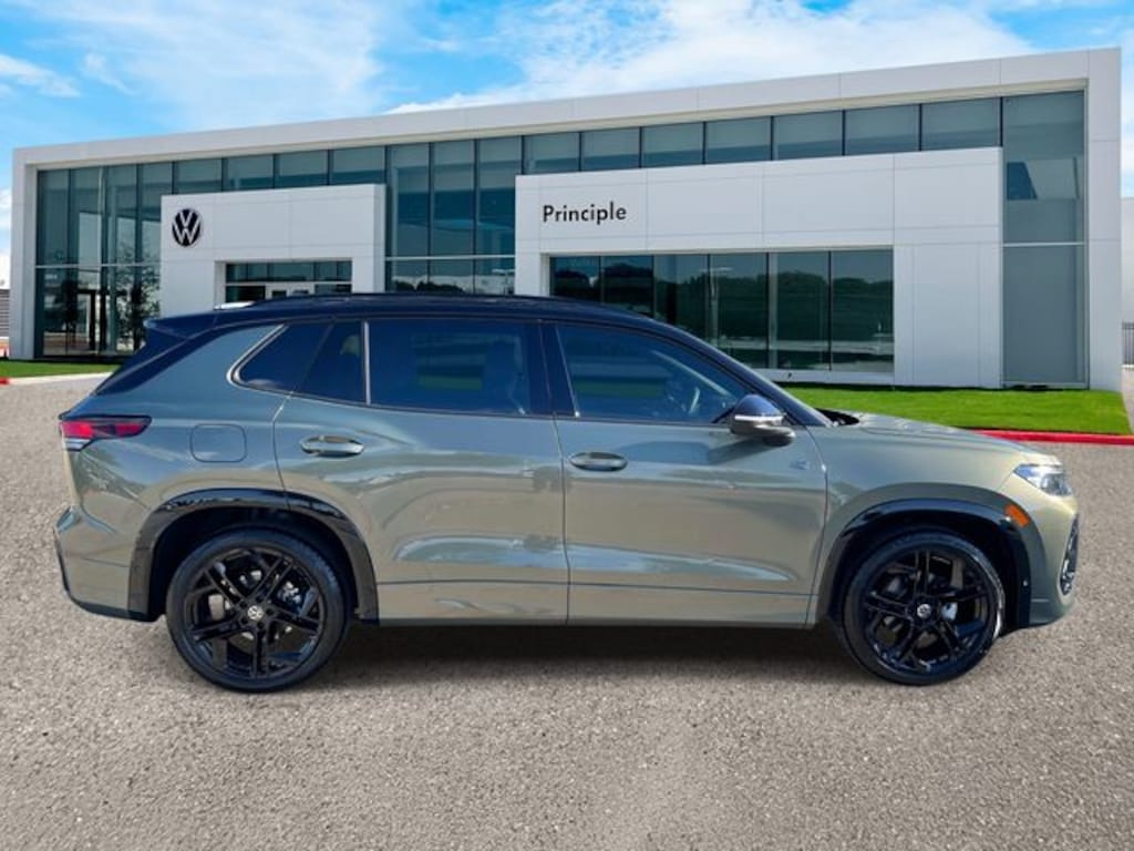 New 2026 Volkswagen Tiguan 2.0T SE R-Line Black SUV