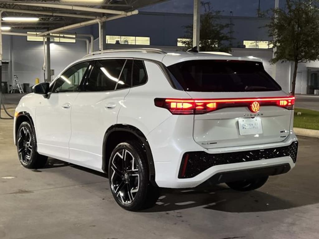 New 2026 Volkswagen Tiguan 2.0T SEL R-Line SUV