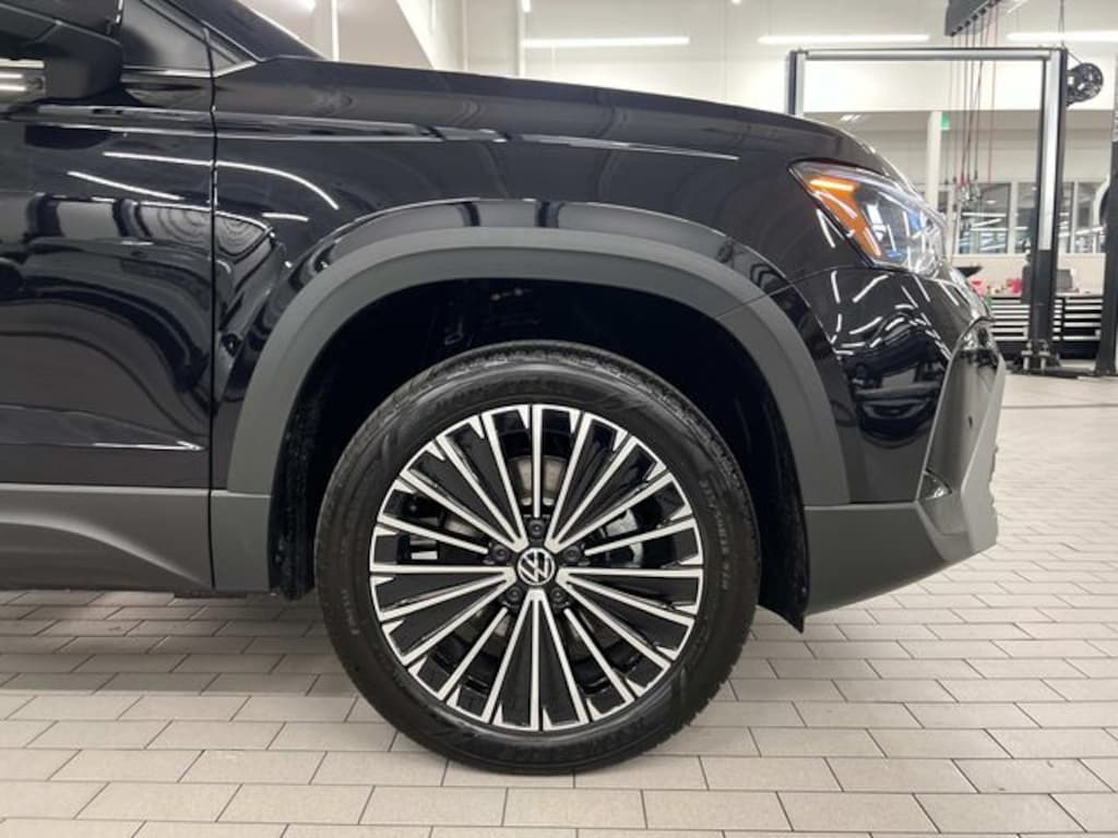 New 2026 Volkswagen Taos 1.5T SE SUV