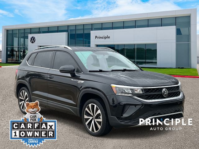 2022 Volkswagen Taos SE photo 2