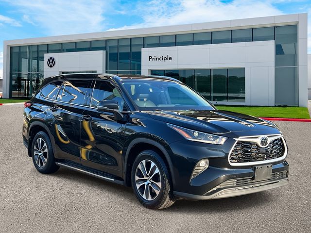 2021 Toyota Highlander XLE photo 3