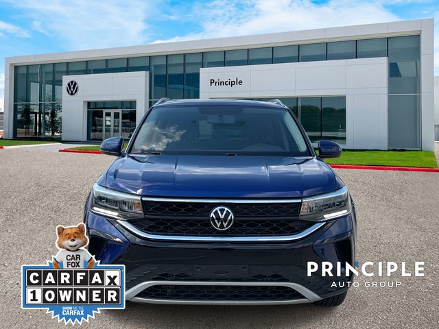 2022 Volkswagen Taos SE photo 2