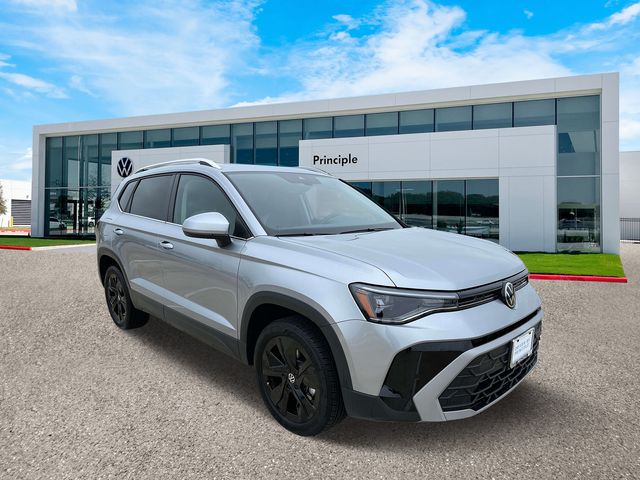 2025 Volkswagen Taos SE photo 3