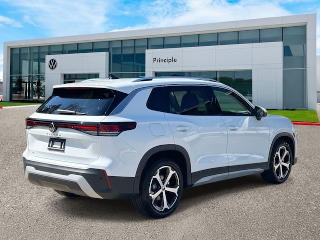 New 2026 Volkswagen Tiguan 2.0T SE SUV