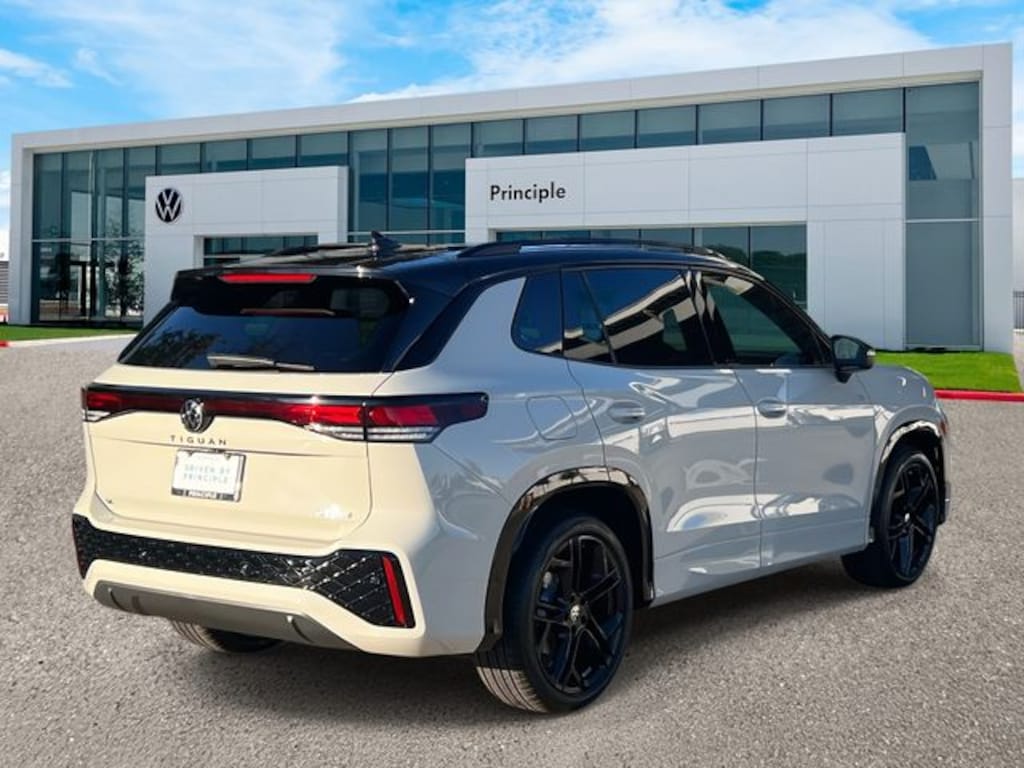 New 2026 Volkswagen Tiguan 2.0T SE SUV