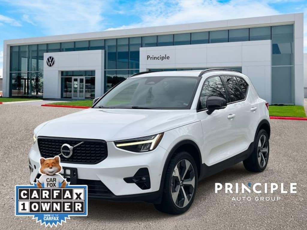 Used 2023 Volvo XC40 B4 FWD Ultimate Dark SUV