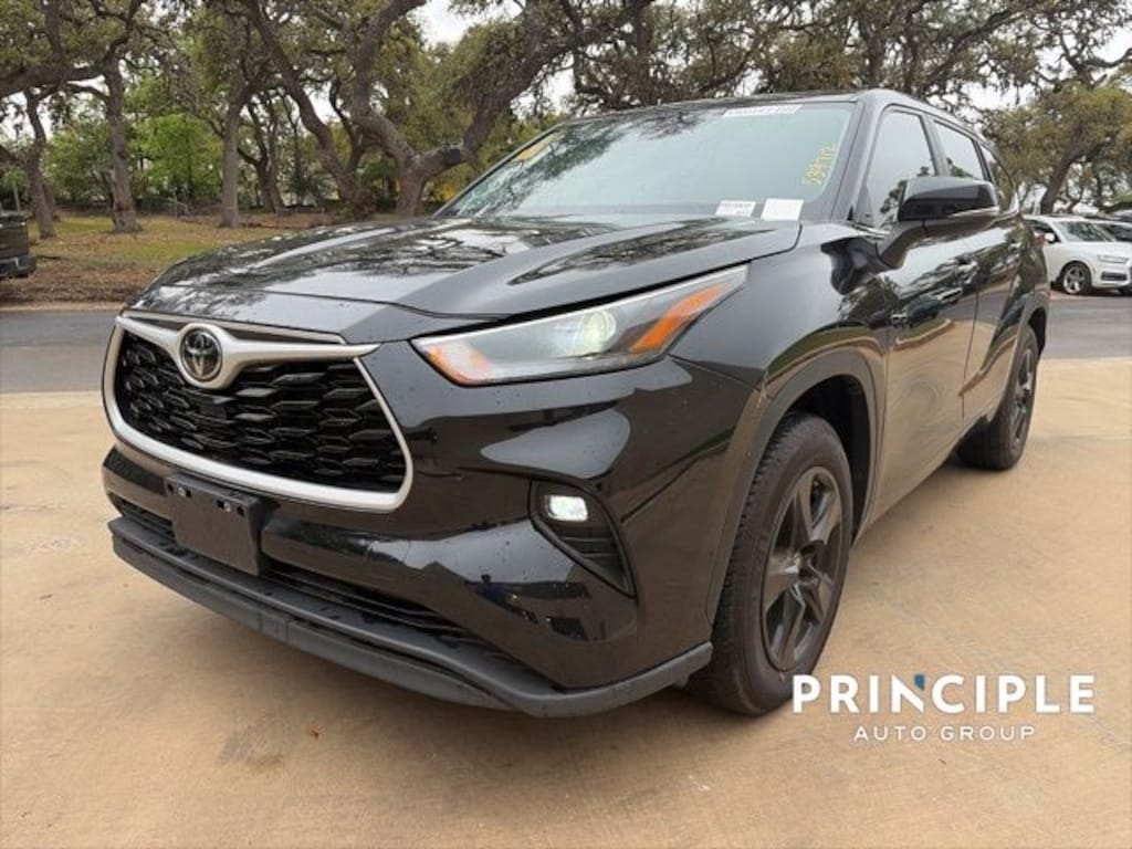Used 2023 Toyota Highlander L SUV