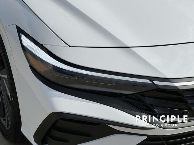 2025 Hyundai Elantra SEL - Photo 9