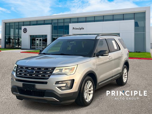 Used 2017 Ford Explorer XLT