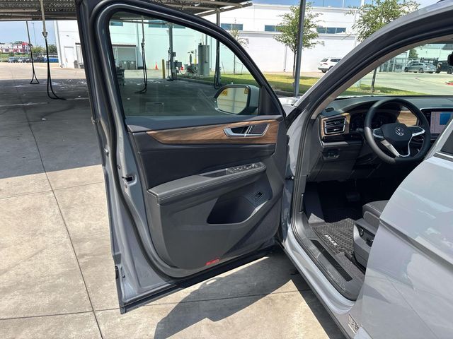 2026 Volkswagen Atlas SE w/Tech - Photo 8