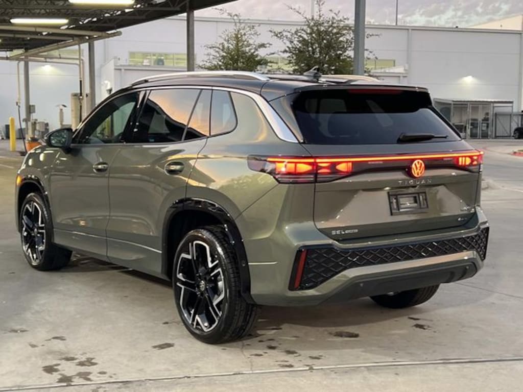 New 2026 Volkswagen Tiguan 2.0T SEL R-Line SUV