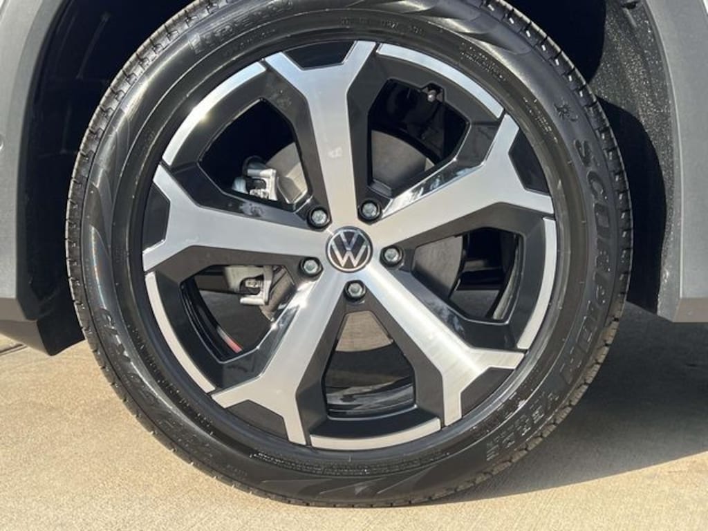 New 2026 Volkswagen Tiguan 2.0T SE SUV