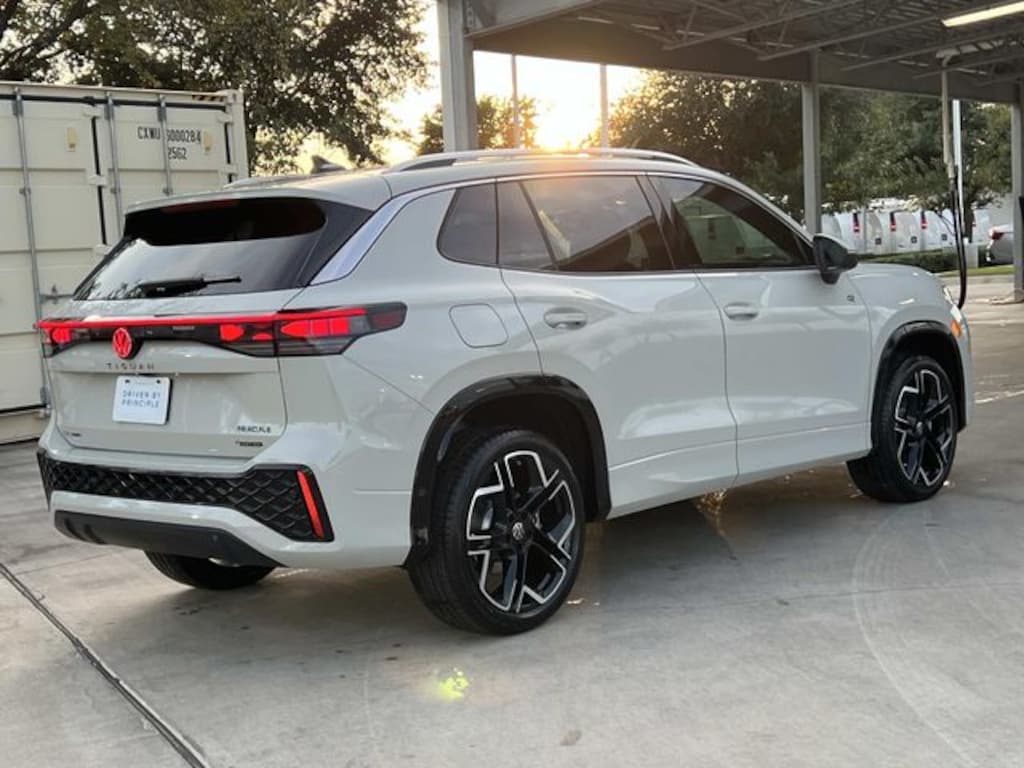 New 2026 Volkswagen Tiguan 2.0T SEL R-Line SUV