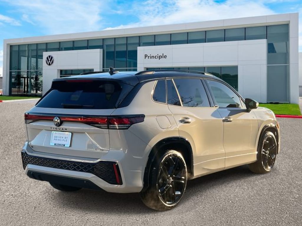 New 2026 Volkswagen Tiguan 2.0T SE R-Line Black SUV