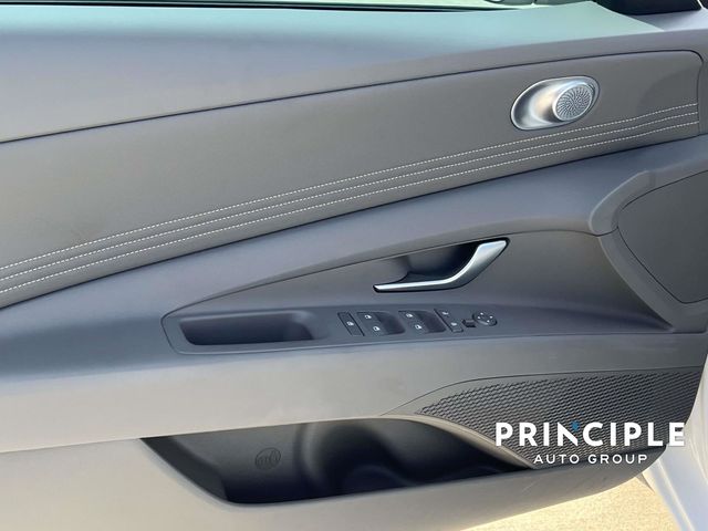 2025 Hyundai Elantra SEL - Photo 12