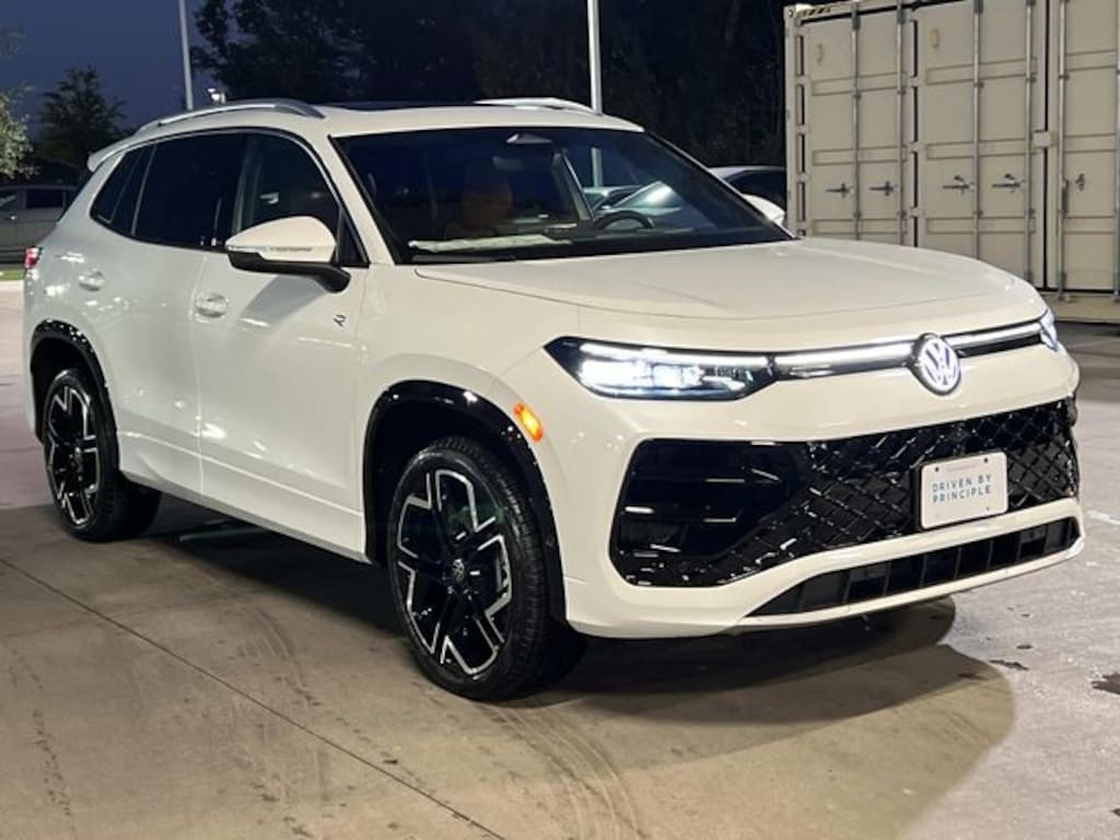 New 2026 Volkswagen Tiguan 2.0T SEL R-Line SUV