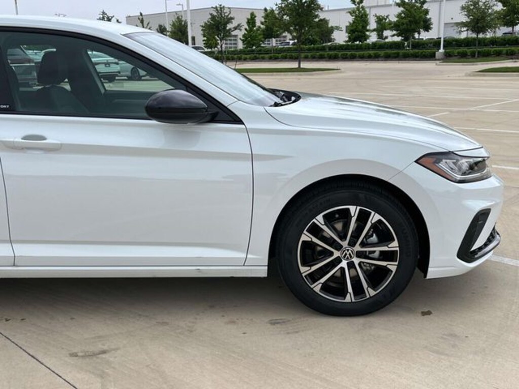 New 2025 Volkswagen Jetta 1.5T Sport Sedan