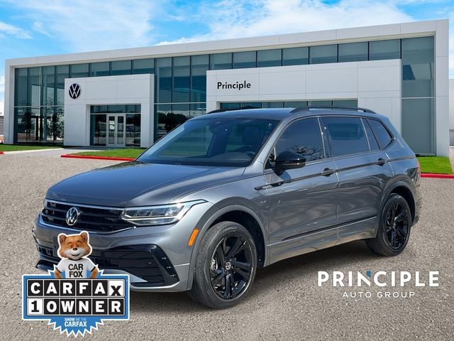 2023 Volkswagen Tiguan SE R-LINE BLACK's photo
