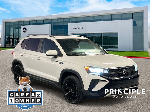 2022 Volkswagen Taos SE photo 2