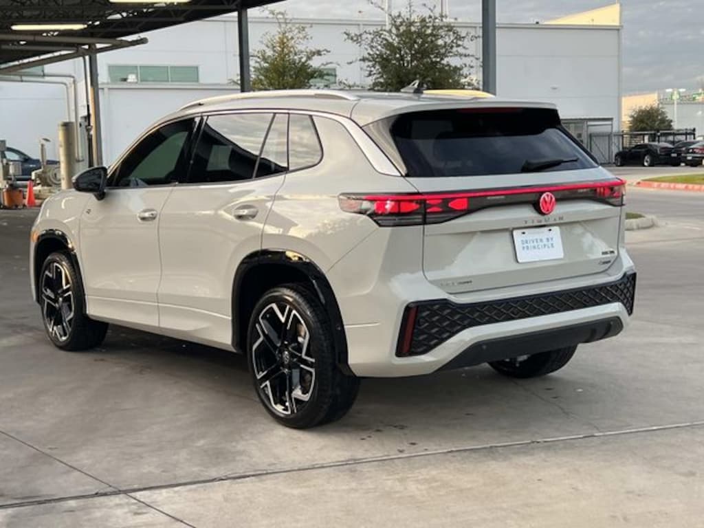 New 2026 Volkswagen Tiguan 2.0T SEL R-Line SUV