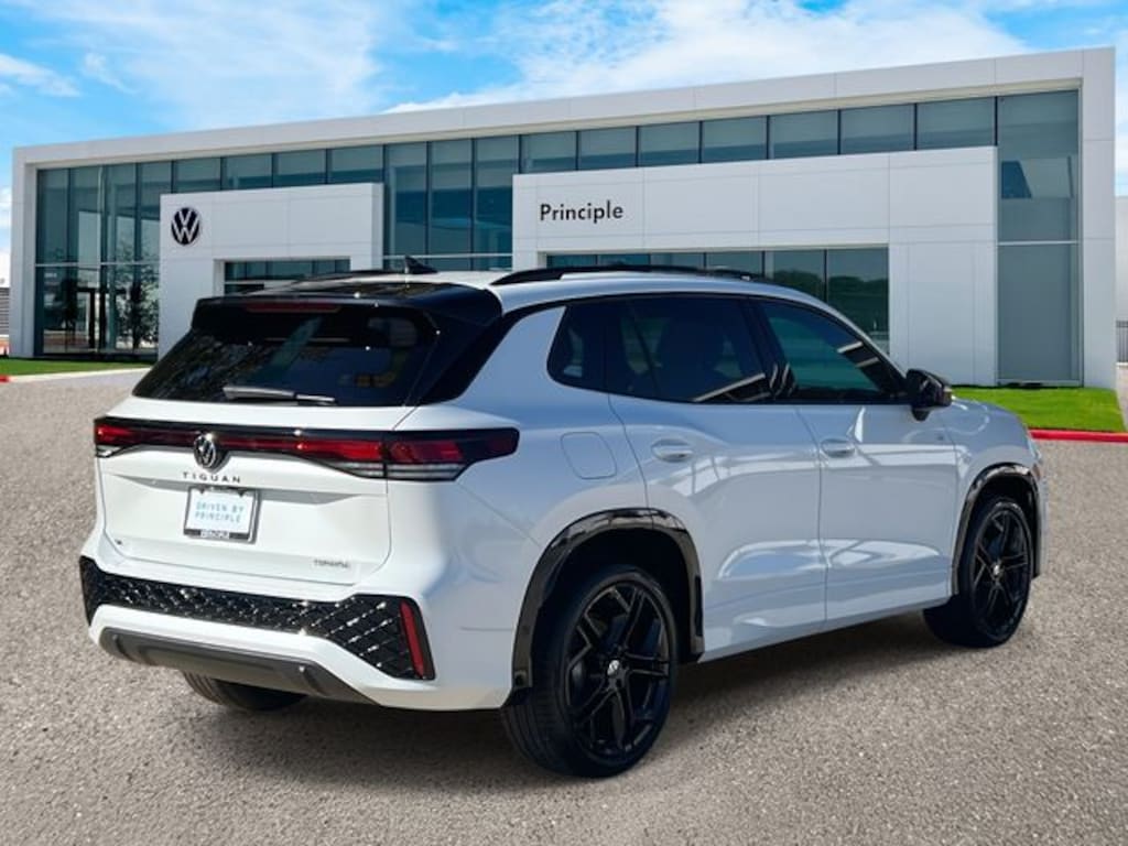 New 2026 Volkswagen Tiguan 2.0T SE SUV