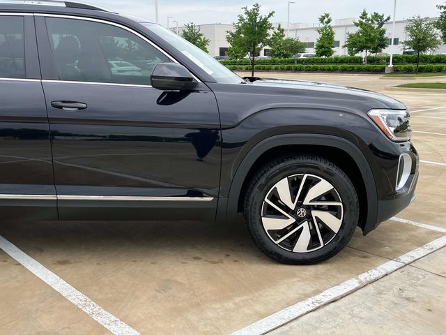 2025 Volkswagen Atlas SEL photo 4