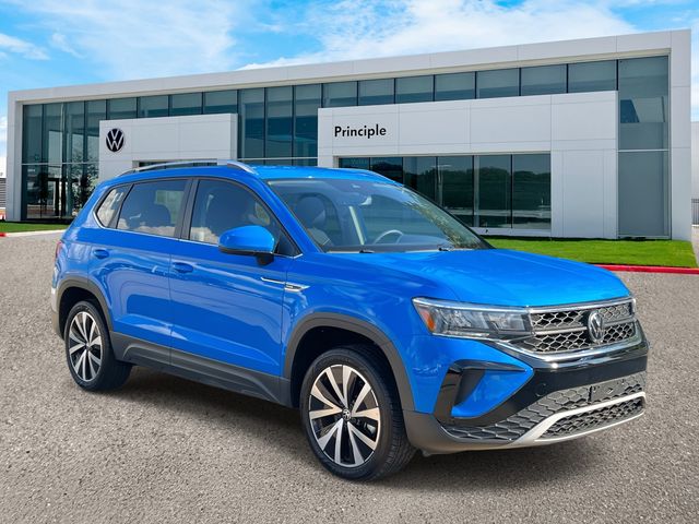 2023 Volkswagen Taos SE photo 3