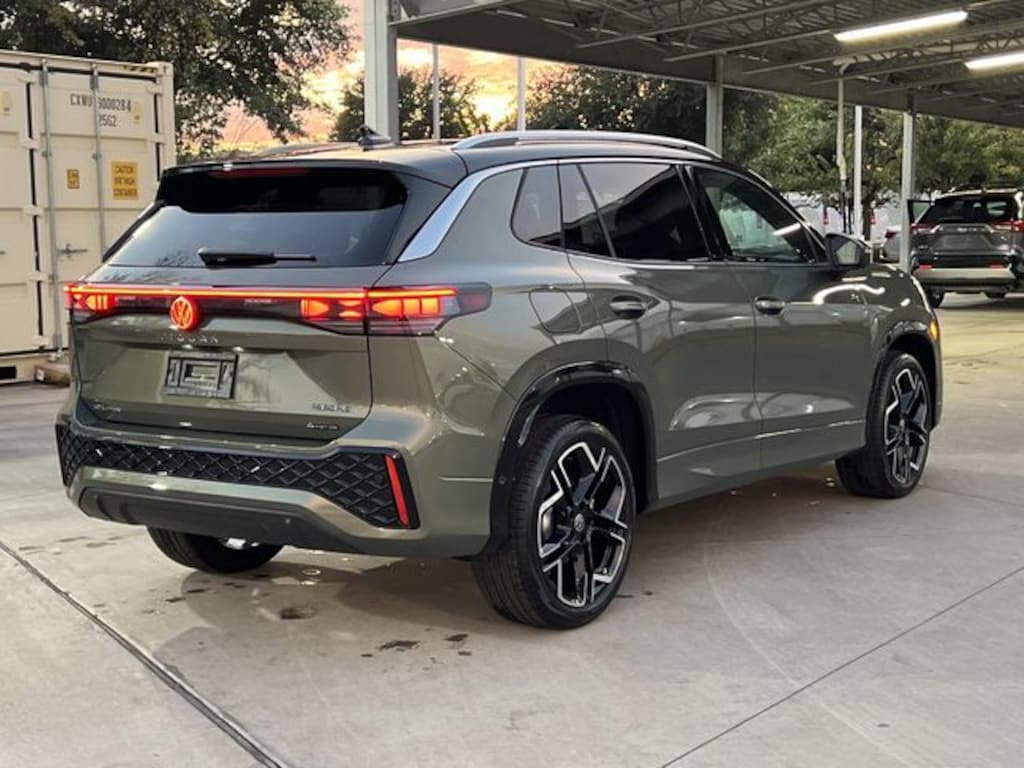 New 2026 Volkswagen Tiguan 2.0T SEL R-Line SUV