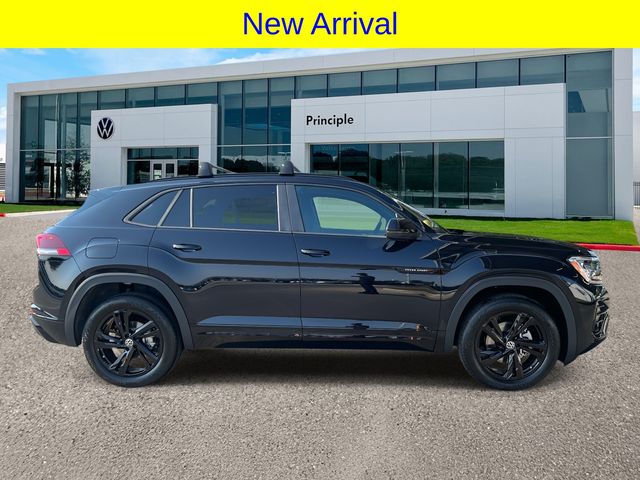 2026 Volkswagen Atlas Cross Sport SEL R-Line photo 4